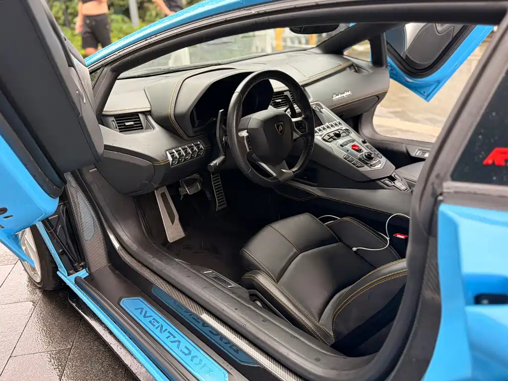 Lamborghini Aventador — миниатюра 11