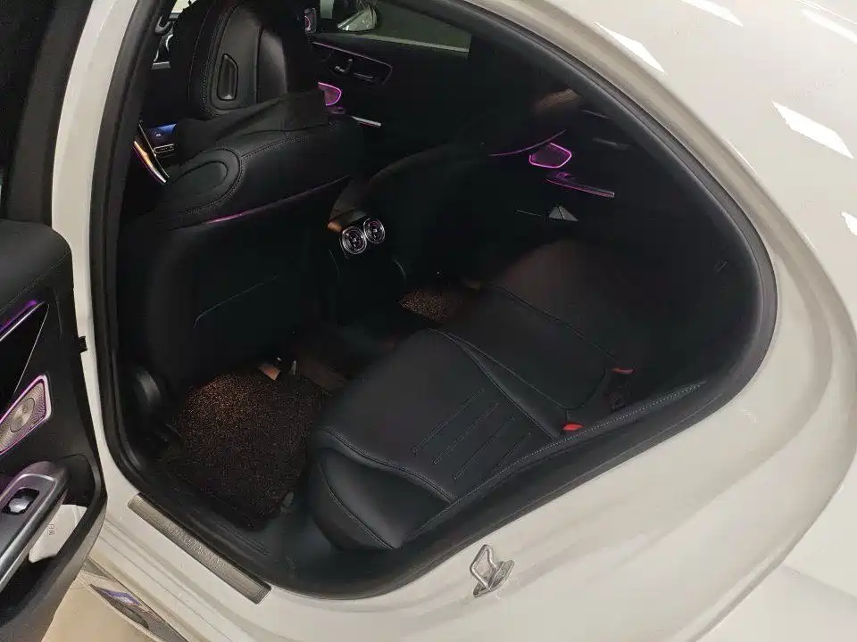 Mercedes-Benz C-Class — миниатюра 8