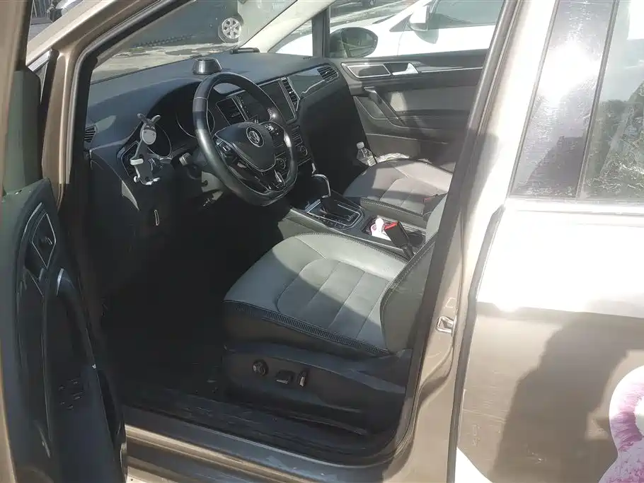 VOLKSWAGEN GOLF*JIAYU