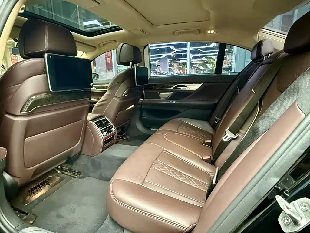 BMW 7 Series 7 2016 740Li Lead