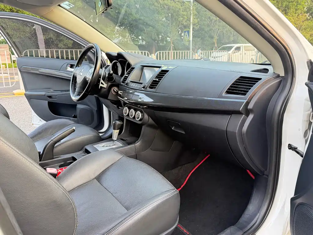 Mitsubishi Lancer EX — миниатюра 7