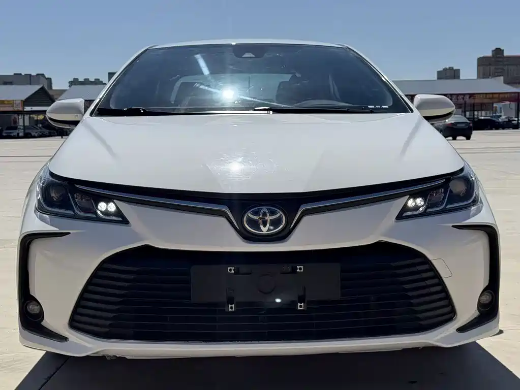 Toyota Corolla - фото 2