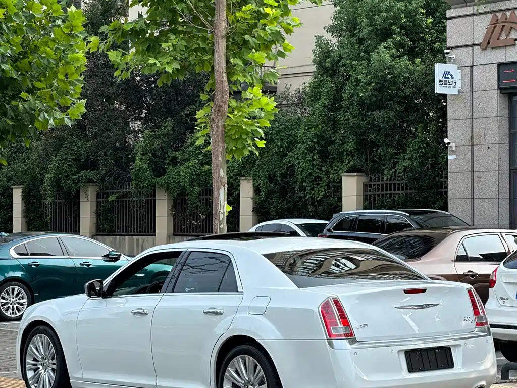 Chrysler 300C — миниатюра 4