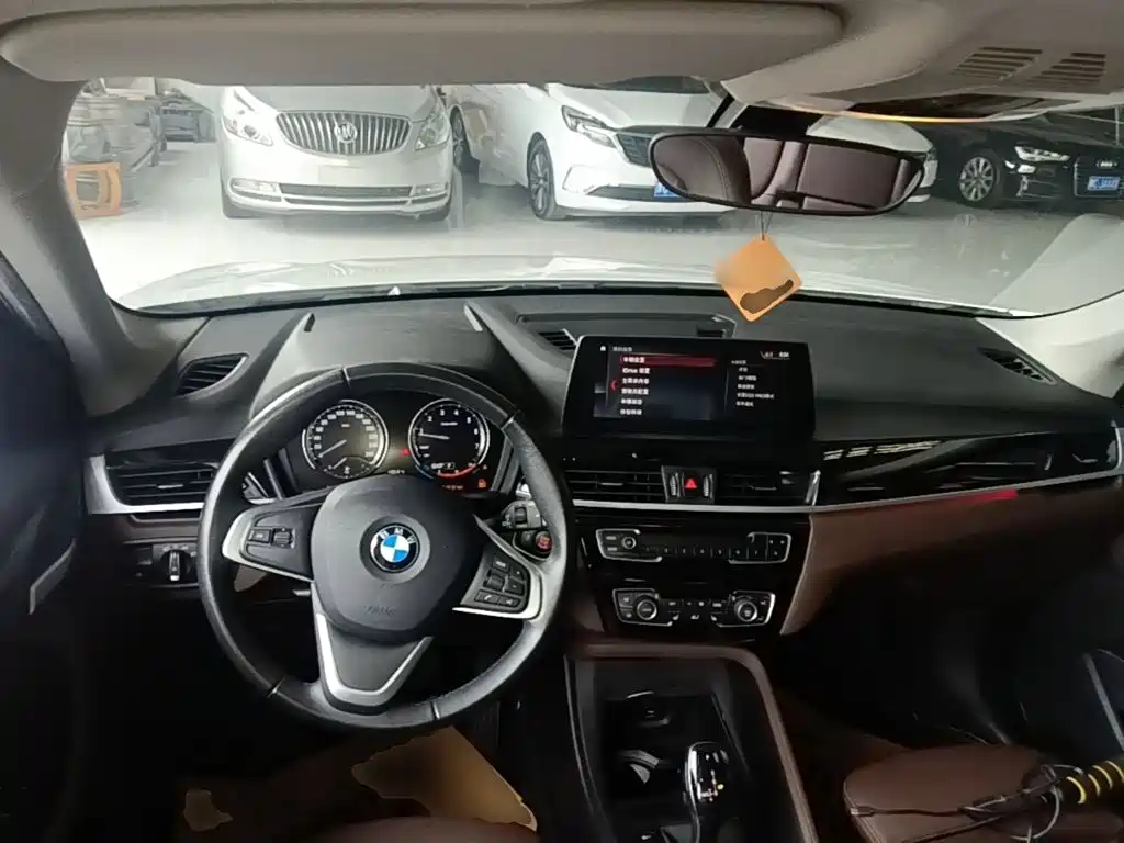 BMW X1 — миниатюра 10