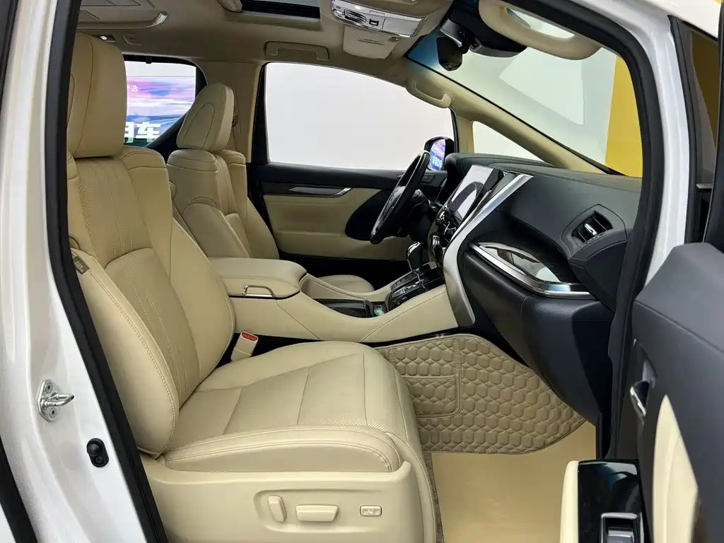 Toyota Alphard — миниатюра 19