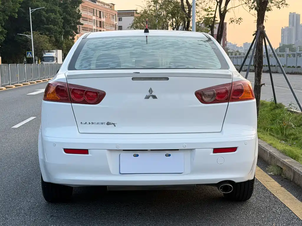 Mitsubishi Lancer EX — миниатюра 11