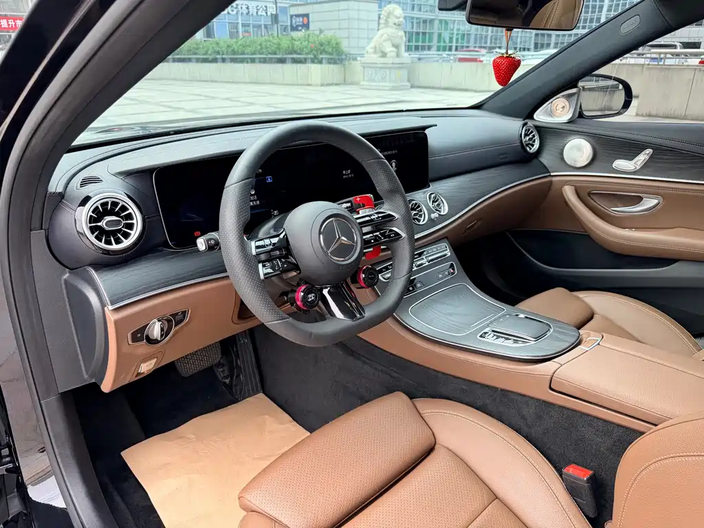 Mercedes-Benz E-Class — миниатюра 11