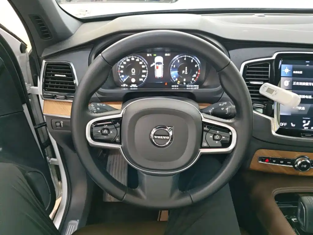 Volvo XC90 — миниатюра 11