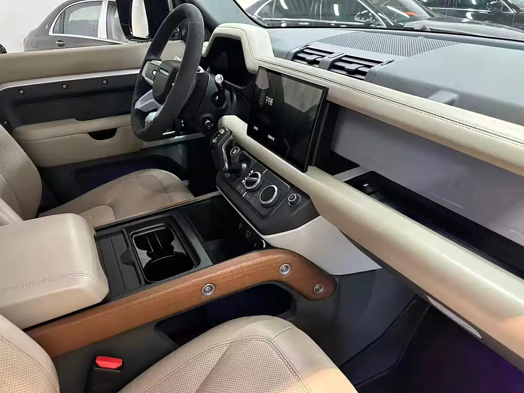 Land Rover Defender — миниатюра 10