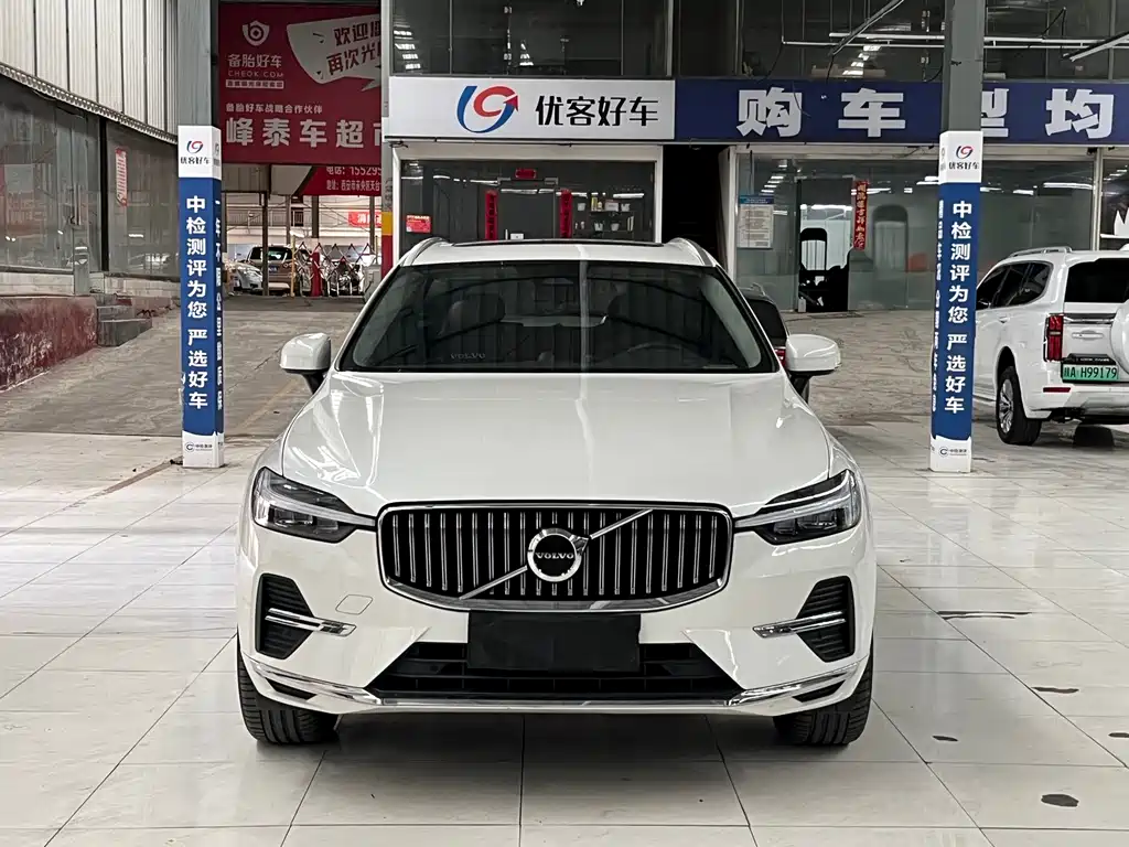 Volvo XC60 2023 B5 Luxury
