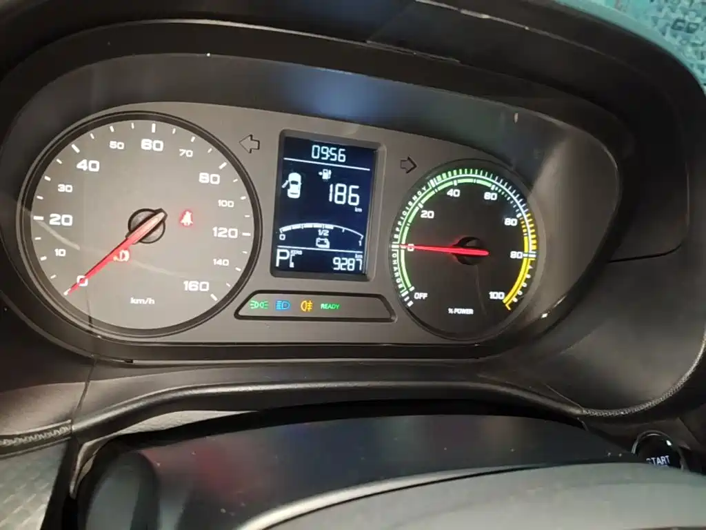 Roewe Clever — миниатюра 12