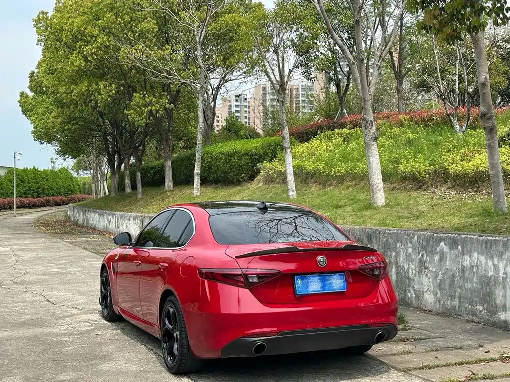 Alfa Romeo Giulia 2020 2.0T 280HP Luxury