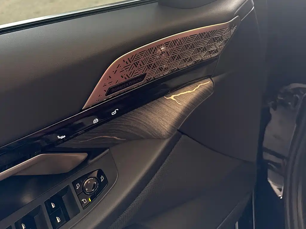 BMW 5 Series — миниатюра 6