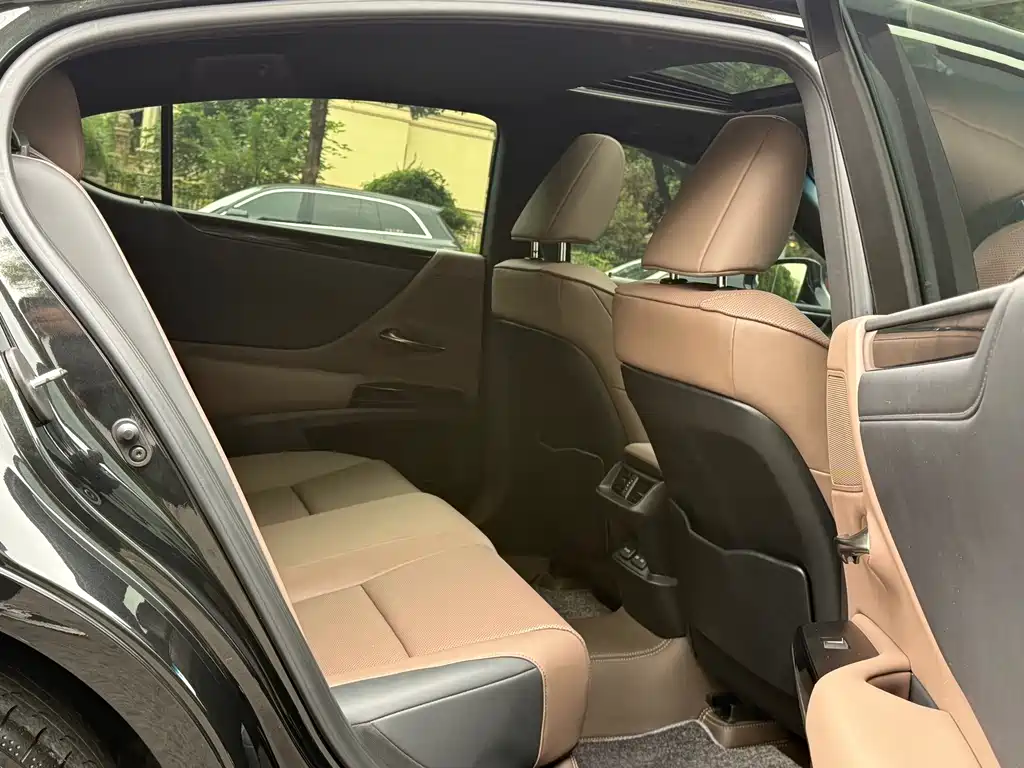 Lexus ES — миниатюра 10