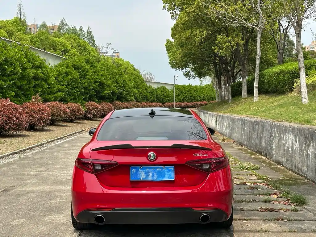 Alfa Romeo Giulia 2020 2.0T 280HP Luxury
