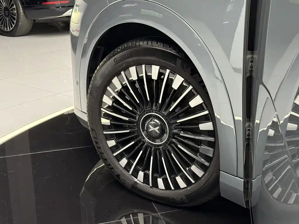XPeng X9 — миниатюра 17