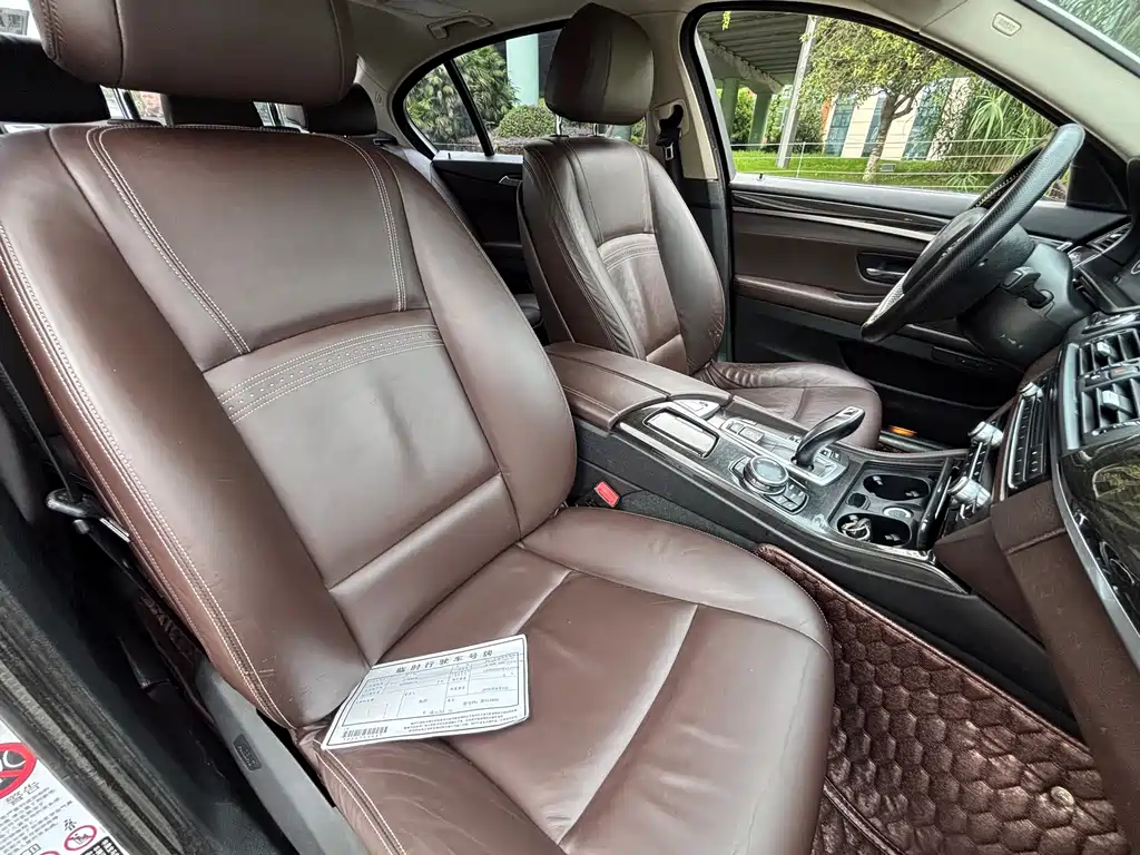 BMW 5 Series — миниатюра 10