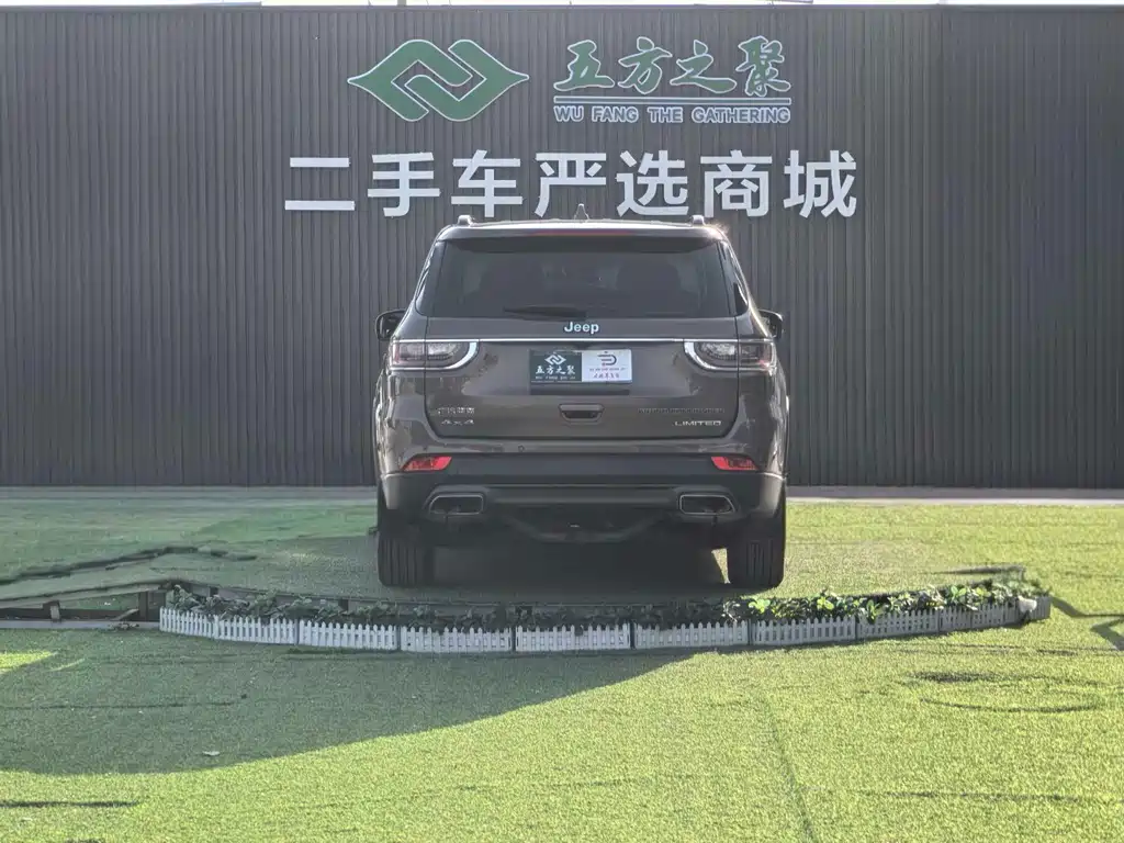 JEEP GRAND COMMANDER