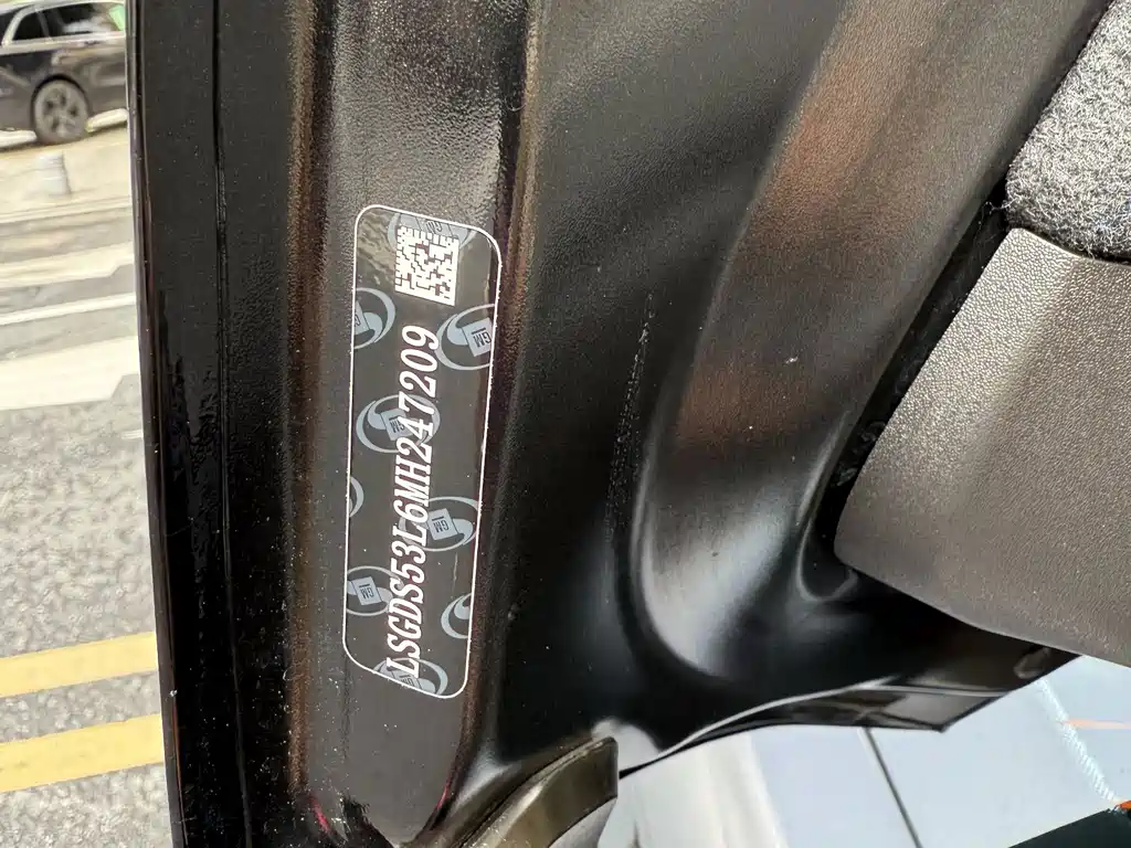 Cadillac CT5 — миниатюра 18