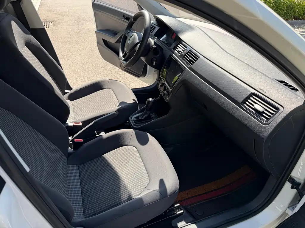 Volkswagen Santana — миниатюра 8