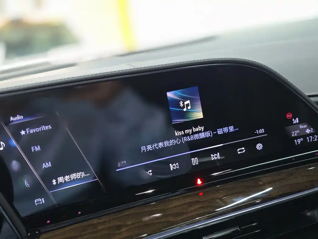 Cadillac Escalade — миниатюра 8