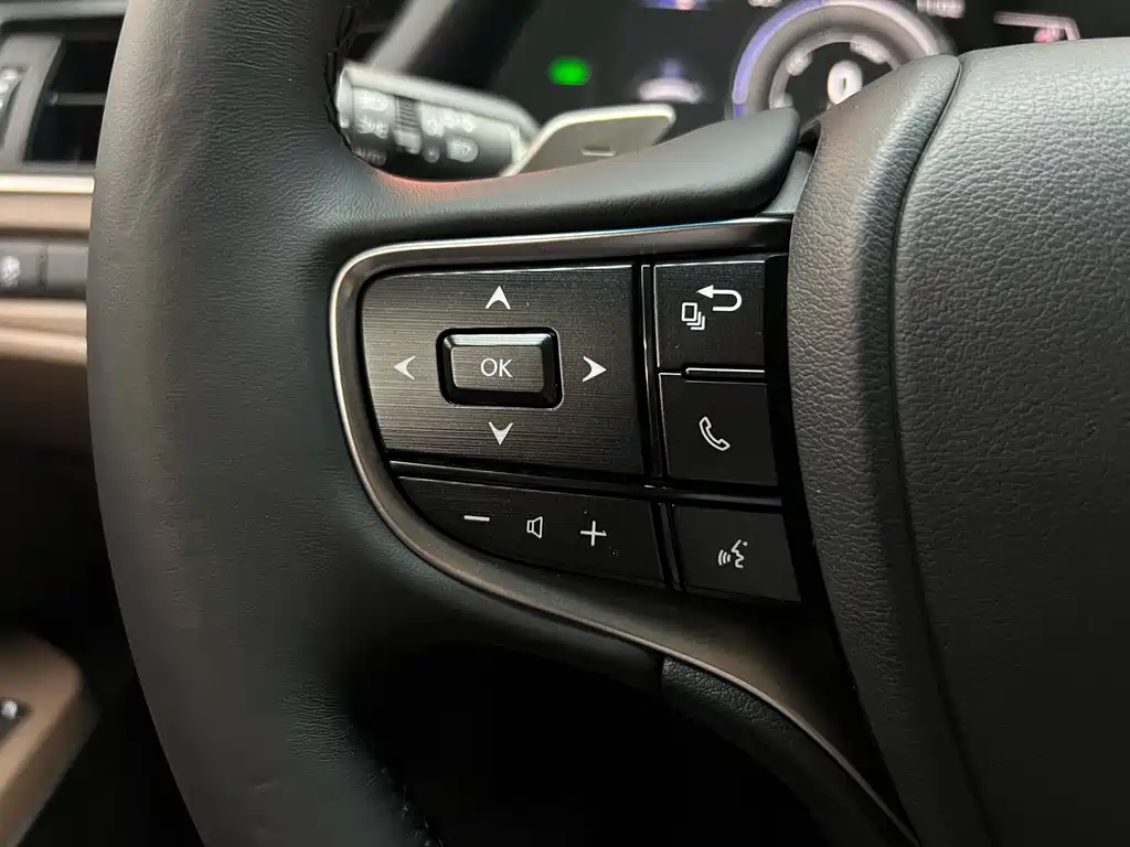 Lexus ES — миниатюра 22
