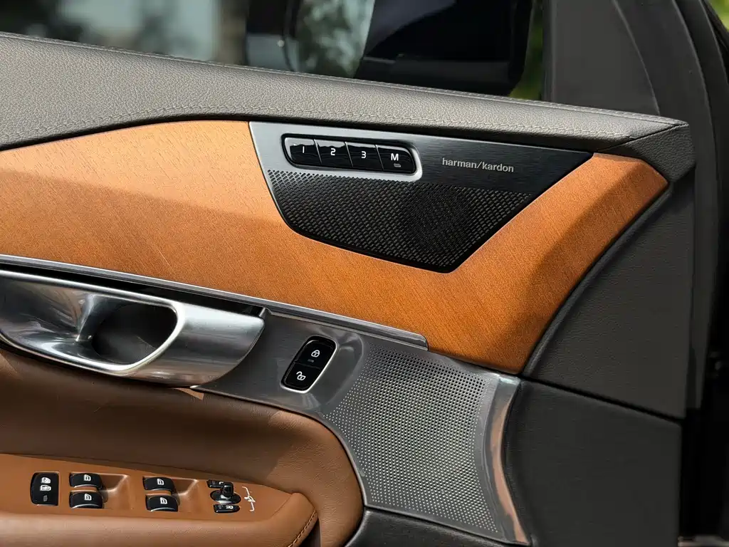 Volvo XC90 — миниатюра 13