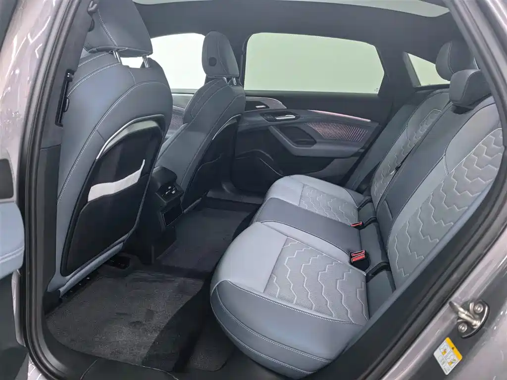 Audi A6L e-tron — миниатюра 17