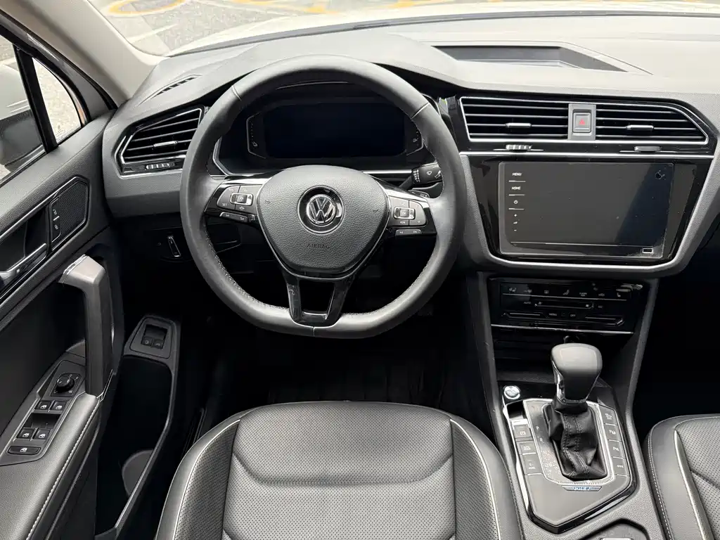 Volkswagen Tiguan L PHEV — миниатюра 14