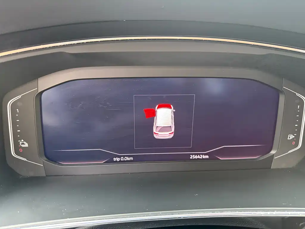 Volkswagen Tiguan L PHEV — миниатюра 15