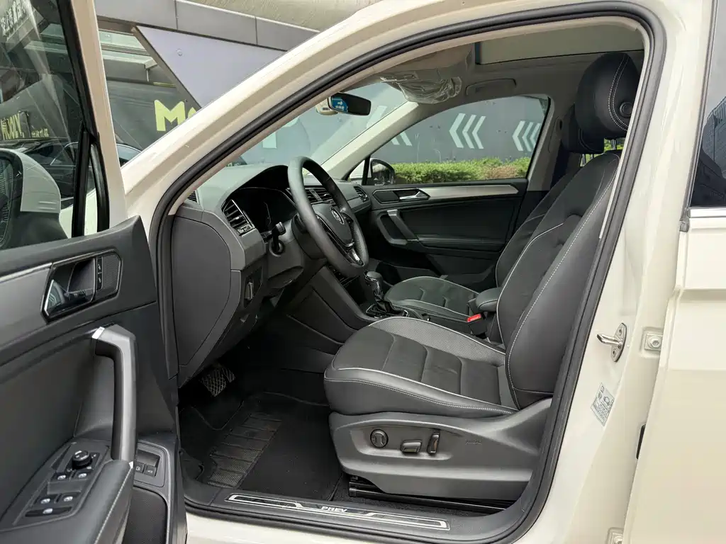 Volkswagen Tiguan L PHEV — миниатюра 8