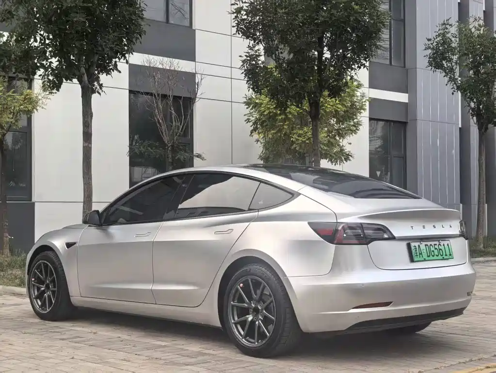 Tesla Model 3 — миниатюра 8