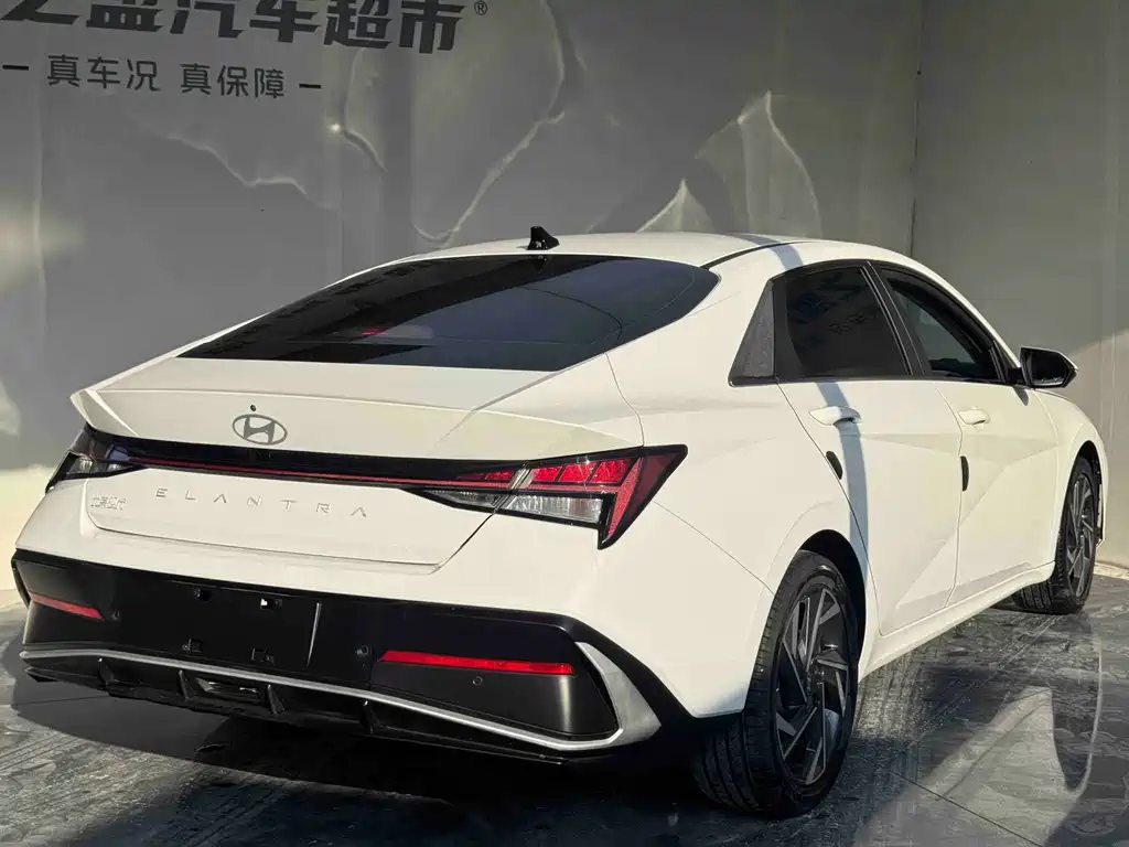 Hyundai Elantra — миниатюра 6