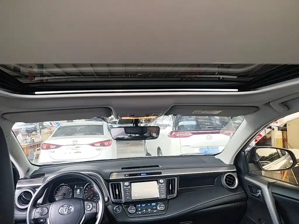 Toyota RAV4 — миниатюра 18