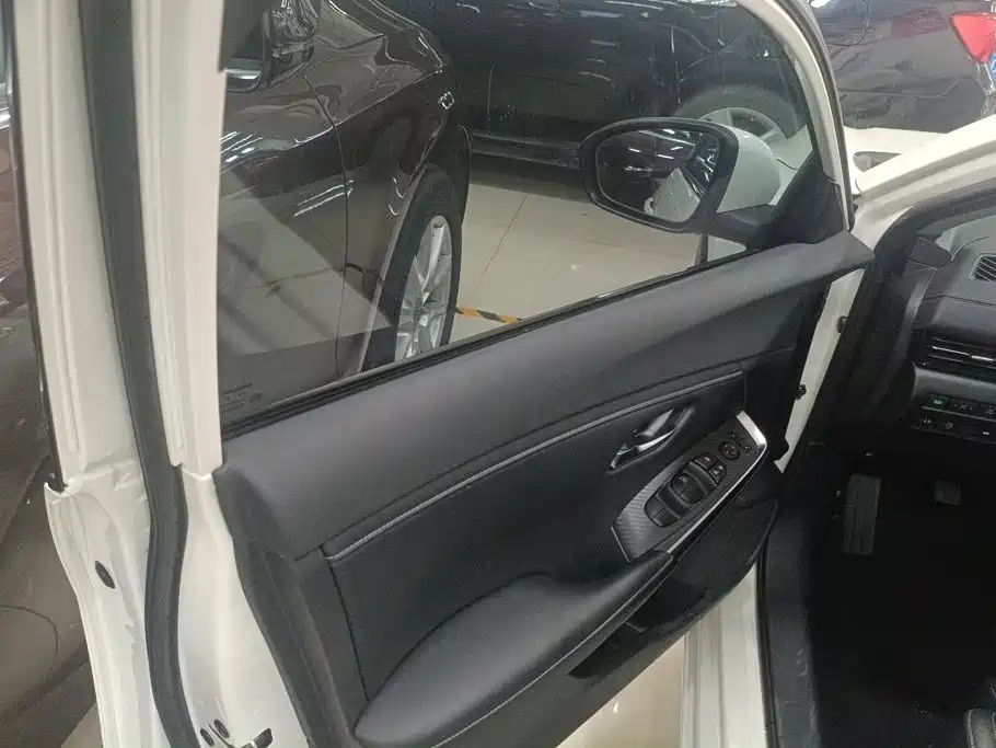 Nissan Sylphy — миниатюра 6
