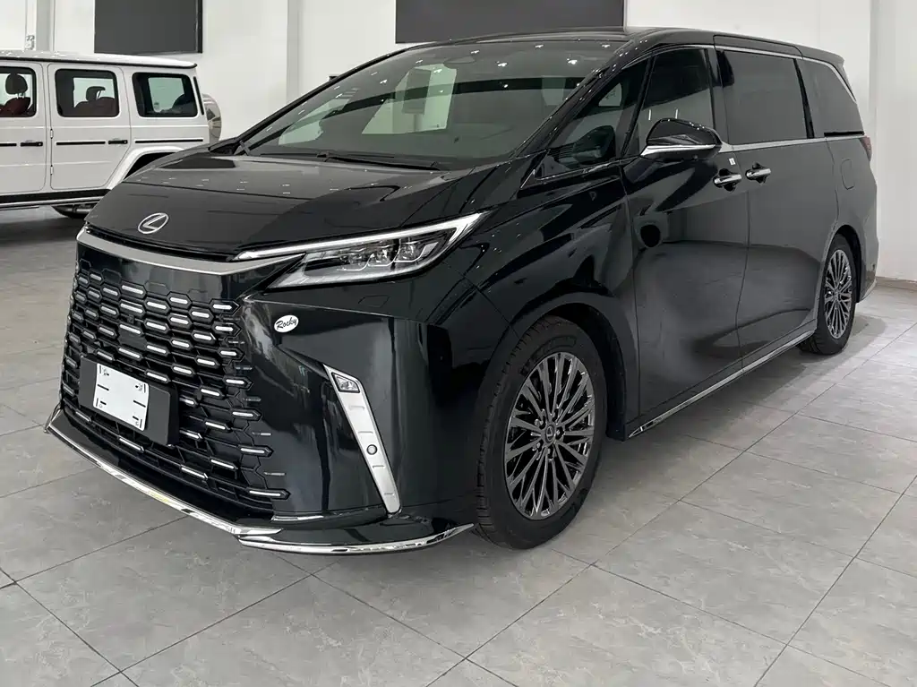 Lexus LM 0