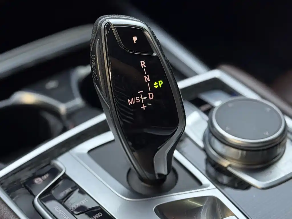 BMW 7 Series — миниатюра 9