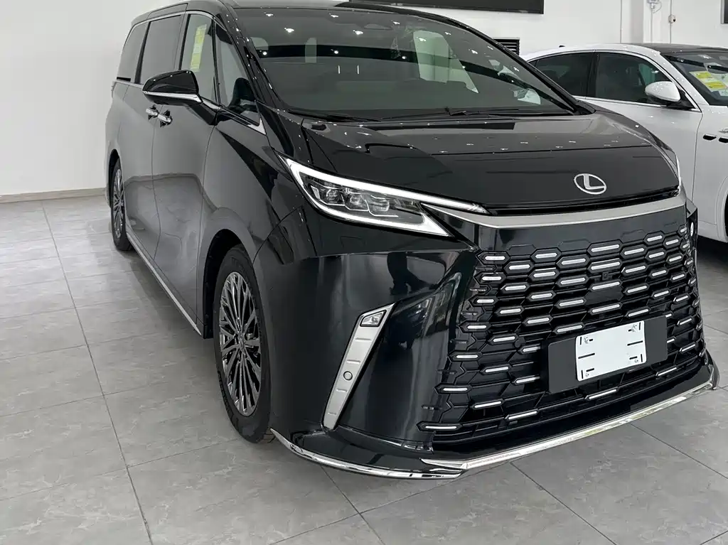 Lexus LM 2025 350h мест