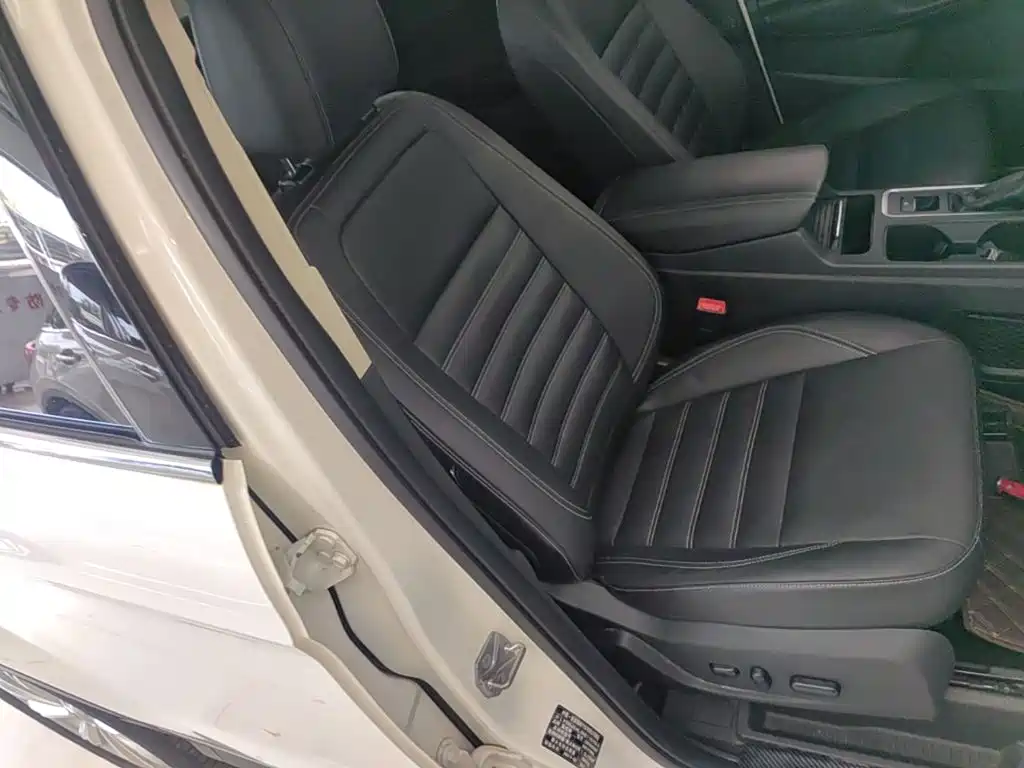 Ford Kuga — миниатюра 25