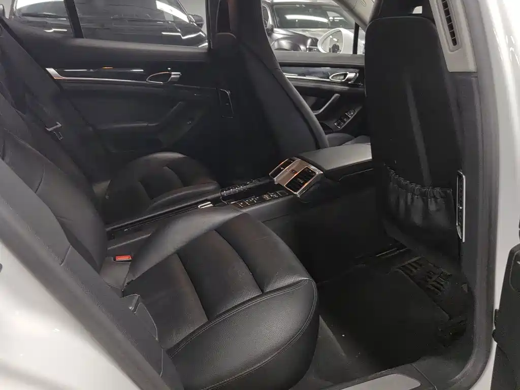 Porsche Panamera — миниатюра 12
