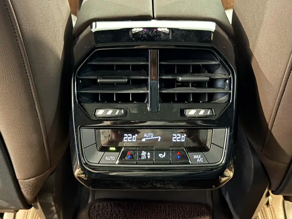 BMW iX — миниатюра 13