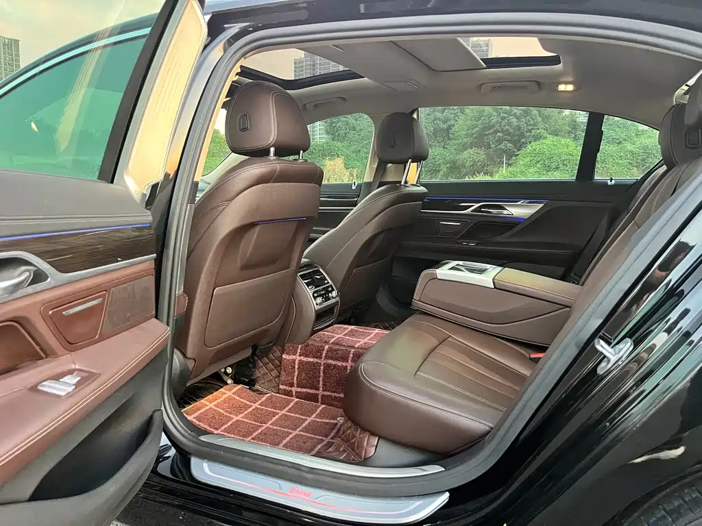 BMW 7 Series — миниатюра 18