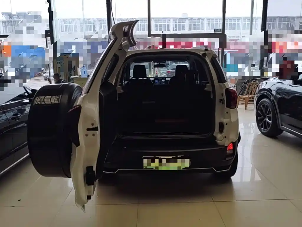 BYD Yuan EV — миниатюра 19