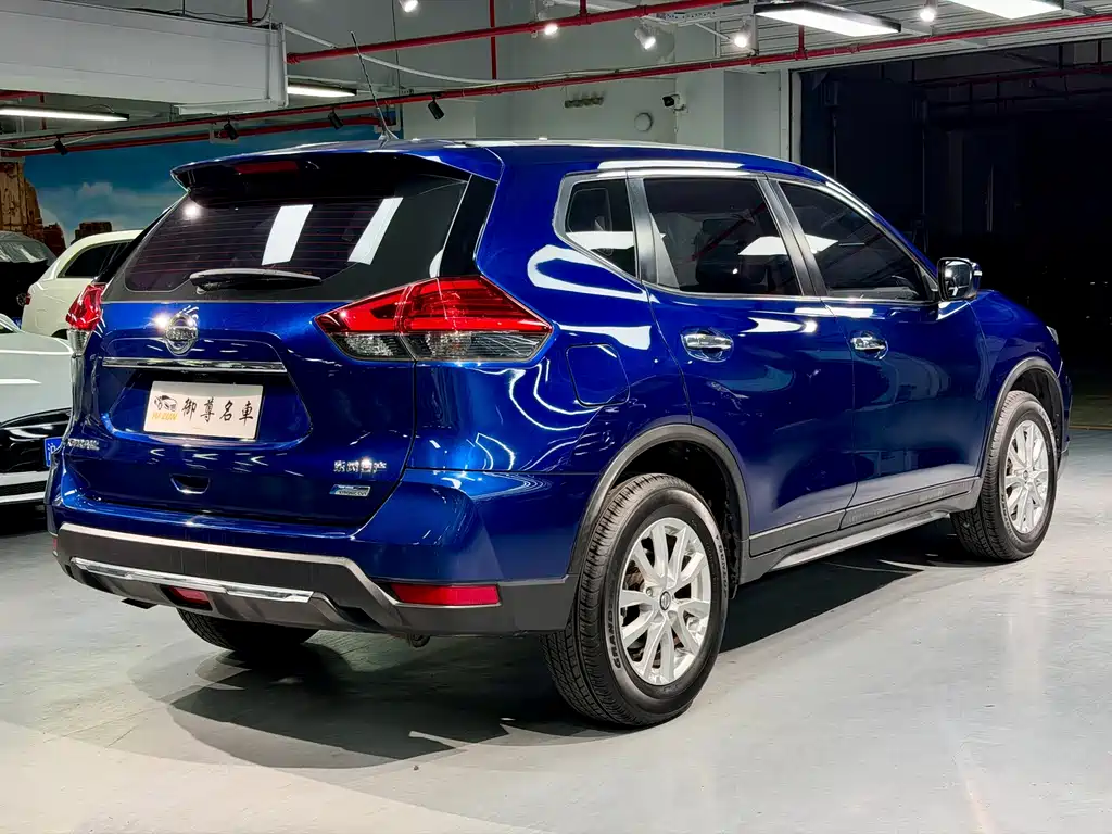 Nissan X-Trail 2017 2.0L CVT мест Comfort 2WD
