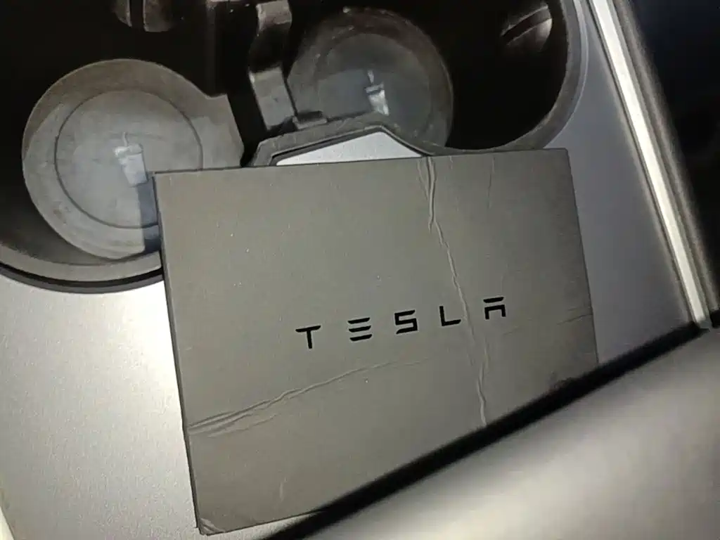Tesla Model Y — миниатюра 9
