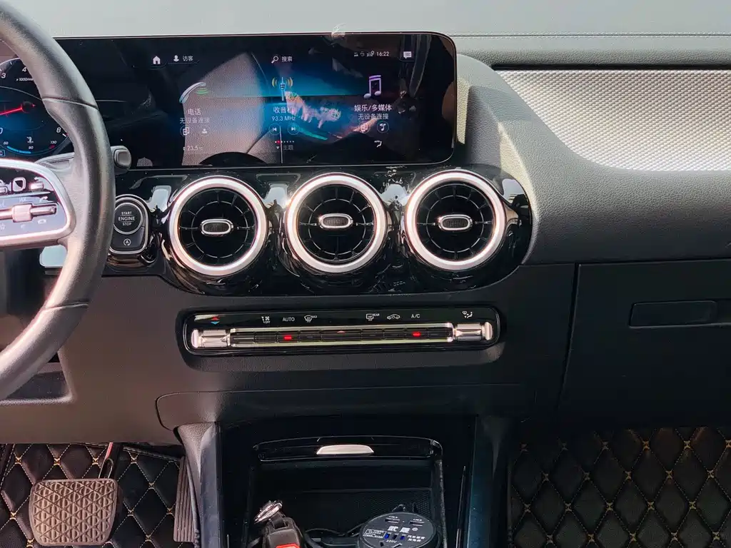 Mercedes-Benz GLA — миниатюра 16