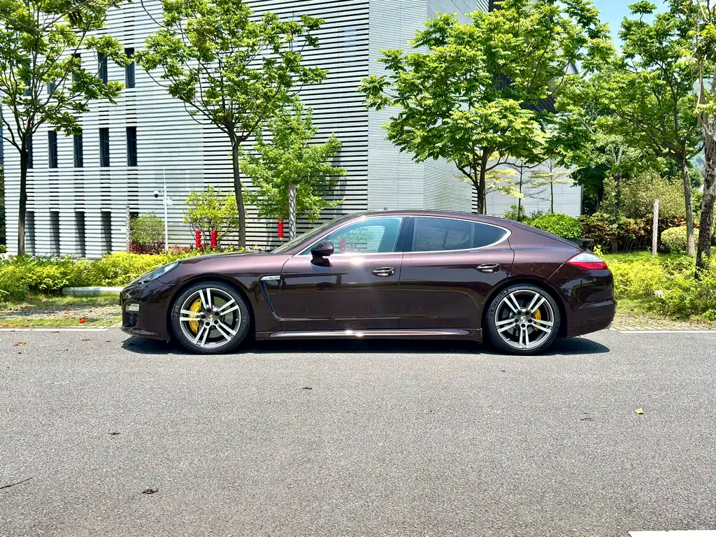 Porsche Panamera 2010 Panamera 4S 4.8L