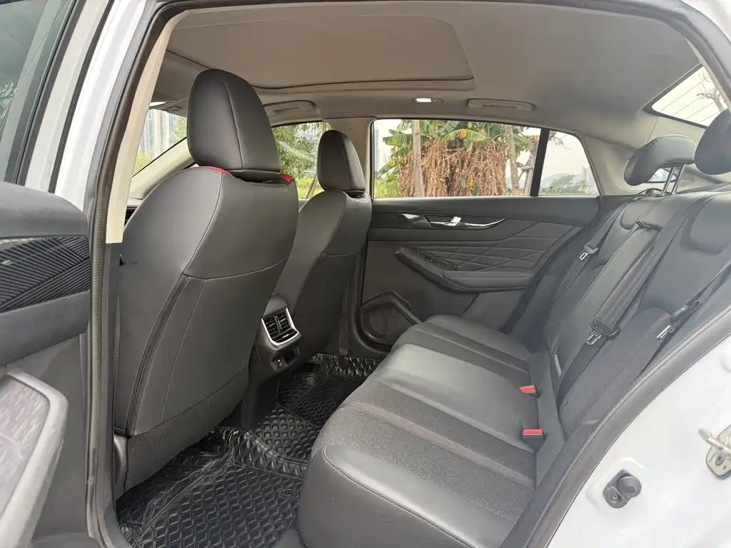 DONGFENG YI HYUN MAX