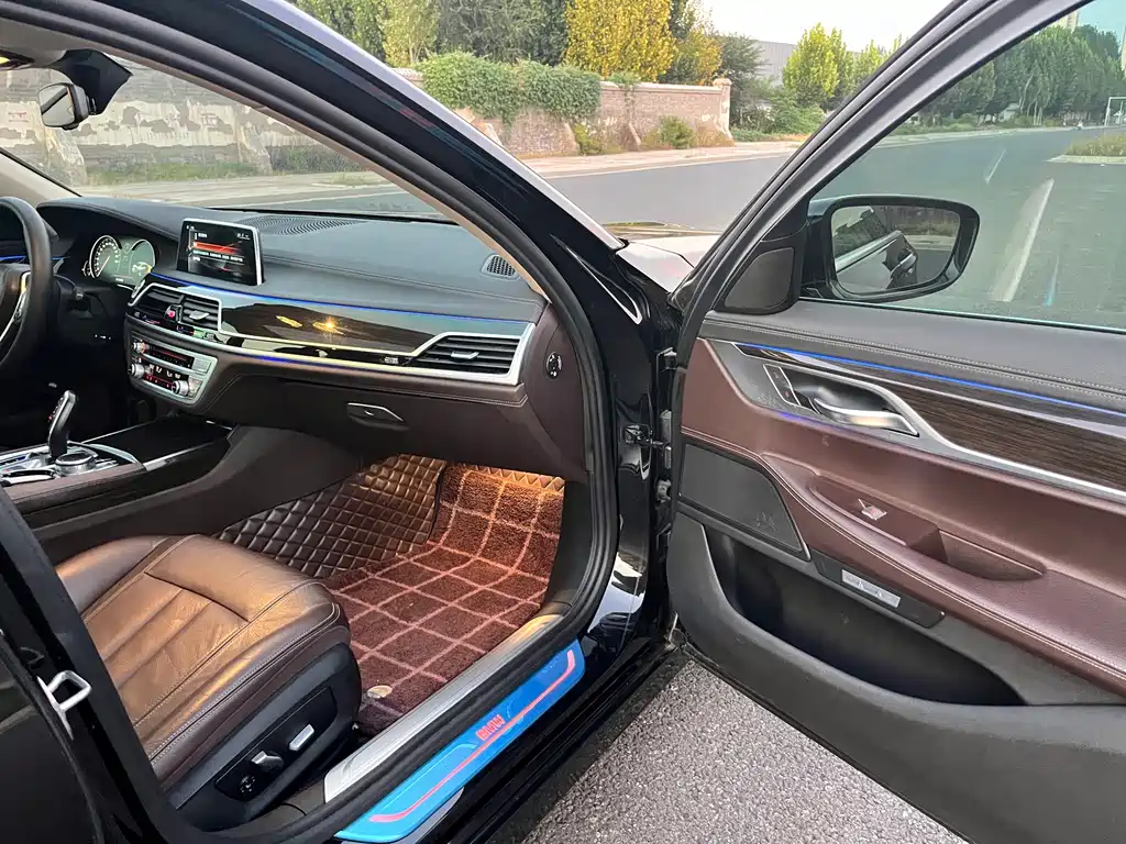 BMW 7 Series — миниатюра 16