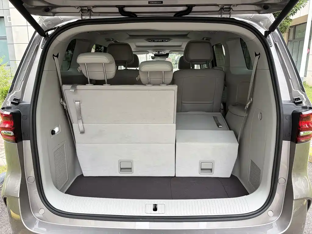 Roewe iMAX8 New Energy — миниатюра 11